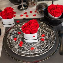 Lade das Bild in den Galerie-Viewer, Rosenbox Little Heart mit 3 Infinity Rosen